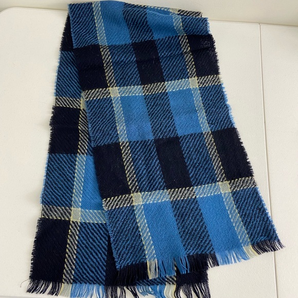 Accessories - NWOT Women’s navy blue yellow checkered‎ plaid fringe fashion warm winter scarf